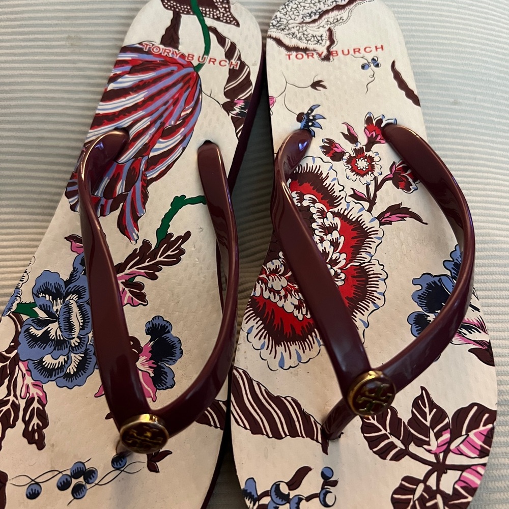 Tory Burch Burgundy Floral Sandals NEW no tags or box! - Picture 2 of 3